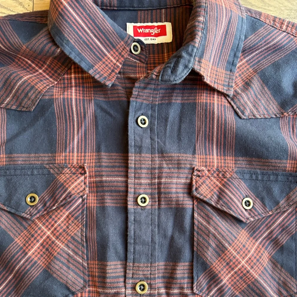 Wrangler Men's Casual Plaid Shirt - Navy and Red - Picture 4 of 6
